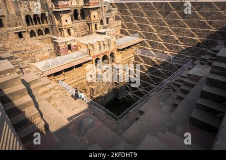 CHAND BAORI, INDE - JANVIER 2017 : Chand Baori Stepwell dans le village d'Abhaneri le 2017 janvier à Chand Baori, Inde Banque D'Images