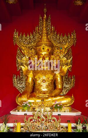 Thaïlande: Bouddha de style Shan, Wat Phu Sama, su Tong PAE Bamboo Bridge, Mae Hong son. Le pont en bambou s'étend sur 500 mètres à travers le ruisseau Mae sa Nga et les ricefields. Le pont permet aux moines d'accéder de Wat Phu Sama au petit village à l'ouest. Banque D'Images