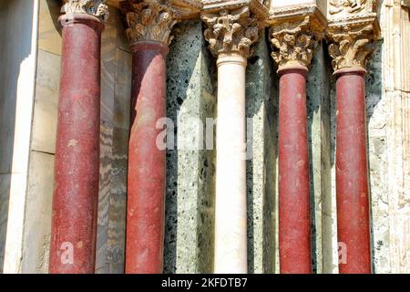 Détails extérieurs de St. Basilique de Mark, site classé au patrimoine mondial de l'UNESCO, Venise, Italie, Europe Banque D'Images