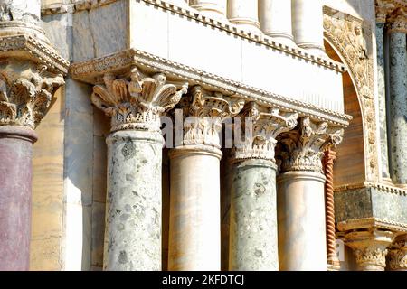 Détails extérieurs de St. Basilique de Mark, site classé au patrimoine mondial de l'UNESCO, Venise, Italie, Europe Banque D'Images