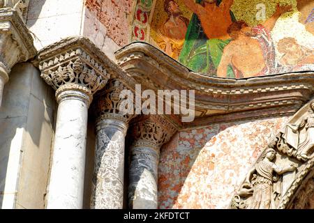 Détails extérieurs de St. Basilique de Mark, site classé au patrimoine mondial de l'UNESCO, Venise, Italie, Europe Banque D'Images