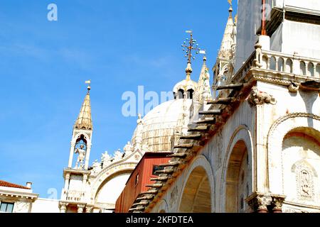 Détails extérieurs de St. Basilique de Mark, site classé au patrimoine mondial de l'UNESCO, Venise, Italie, Europe Banque D'Images