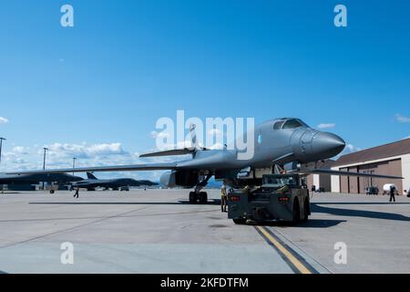 Un danseur B-1B de l'aile Bomb 28th de la base aérienne d'Ellsworth, S.D., revient d'une MISSION DE CONUS-to-CONUS (C2C) dans l'Indo-Pacifique, le 10 septembre 2022. Une mission de C2C renforce la capacité collective des États-Unis, des alliés et des partenaires de maintenir une Indo-Pacifique libre et ouverte. Banque D'Images