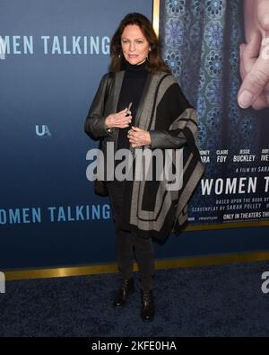 17 novembre 2022 - Los Angeles, Californie - Jacqueline Bisset. Première de ''Women Talking'' à Los Angeles au Samuel Goldwyn Theatre. (Credit image: © Billy Bennight/AdMedia via ZUMA Press Wire) Banque D'Images