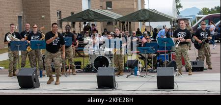 La Garde nationale du Vermont a organisé une journée portes ouvertes à la base de la Garde nationale aérienne du Vermont, à South Burlington, Vermont, le 11 septembre 2022. L'événement était ouvert à tout le public et a mis en évidence une foule de carrières, d'équipements et de véhicules utilisés par les gardes de l'air et de l'armée du Vermont. L'événement a culminé avec un mémorial pour honorer la mémoire des événements qui se sont produits le 9/11/2001. Vermont Garde nationale, Garde nationale, vermont, Banque D'Images