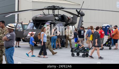 La Garde nationale du Vermont a organisé une journée portes ouvertes à la base de la Garde nationale aérienne du Vermont, à South Burlington, Vermont, le 11 septembre 2022. L'événement était ouvert à tout le public et a mis en évidence une foule de carrières, d'équipements et de véhicules utilisés par les gardes de l'air et de l'armée du Vermont. L'événement a culminé avec un mémorial pour honorer la mémoire des événements qui se sont produits le 9/11/2001. Vermont Garde nationale, Garde nationale, vermont, Banque D'Images