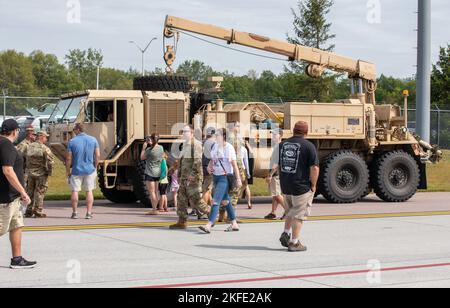 La Garde nationale du Vermont a organisé une journée portes ouvertes à la base de la Garde nationale aérienne du Vermont, à South Burlington, Vermont, le 11 septembre 2022. L'événement était ouvert à tout le public et a mis en évidence une foule de carrières, d'équipements et de véhicules utilisés par les gardes de l'air et de l'armée du Vermont. L'événement a culminé avec un mémorial pour honorer la mémoire des événements qui se sont produits le 9/11/2001. Vermont Garde nationale, Garde nationale, vermont, Banque D'Images