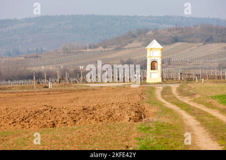 calvaire avec vignobles près de Retz, Basse-Autriche, Autriche Banque D'Images