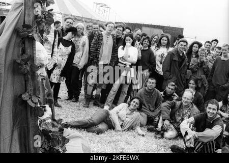 Artistes du Circus Field au Glastonbury Festival, Pilton Farm, Somerset, Angleterre, juin 1995. En 1995, le festival a célébré son anniversaire de 25th. Photo : ROB WATKINS Banque D'Images