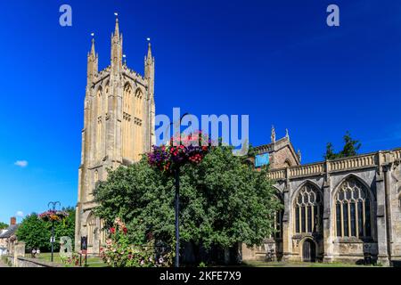 L'église paroissiale de St Cuthbert possède une impressionnante tour à Wells, Somerset, Angleterre, Royaume-Uni Banque D'Images