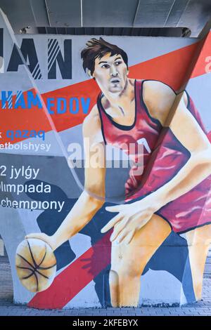 Une fresque du grand basket-ball kazakh Alzhan Zharmukhamedov, qui a joué sur les équipes soviétiques et russes olympiques. Sur une route sous-terrain béton support à Astistan Banque D'Images