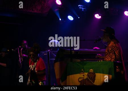 17 novembre 2022, Solana Beach, CA, États-Unis d'Amérique: Steel Pulse se produit à Belly Up Tavern le jeudi 17 novembre, à Solana Beach, Calif (image de crédit: © Rishi Deka/ZUMA Press Wire) Banque D'Images