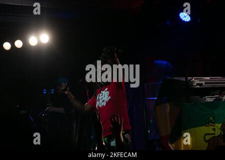 17 novembre 2022, Solana Beach, CA, États-Unis d'Amérique: David Hinds of Steel Pulse se produit à Belly Up Tavern le jeudi 17 novembre, à Solana Beach, Calif (image de crédit : © Rishi Deka/ZUMA Press Wire) Banque D'Images