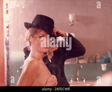 ROMY SCHNEIDER dans MAX ET LE JUNKMEN (1971) -titre original: MAX et LES FERRAILLEURS-, réalisé par CLAUDE SAUTET. Banque D'Images