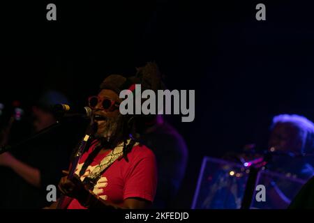 17 novembre 2022, Solana Beach, CA, États-Unis d'Amérique: David Hinds of Steel Pulse se produit à Belly Up Tavern le jeudi 17 novembre, à Solana Beach, Calif (image de crédit : © Rishi Deka/ZUMA Press Wire) Banque D'Images