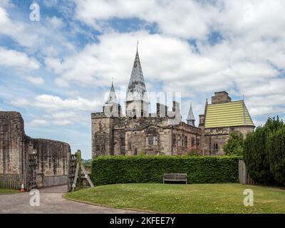 Le château d'Alton, un château de renaissance gothique, dans le village d'Alton, Staffordshire, Royaume-Uni; au milieu du 19th siècle par l'architecte Augustus Pugin Banque D'Images