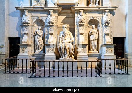 Rome Lazio Italie. San Pietro in Vincoli (Saint Peter in Chains). Moïse est une sculpture de l'artiste italien Michel-Ange Buonarroti Banque D'Images