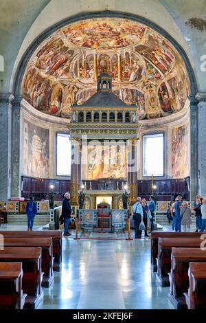 Rome Lazio Italie. San Pietro in Vincoli (Saint Pierre dans les chaînes) est une église catholique romaine. Le plafond est décoré de fresques de Giovanni Battista Parodi Banque D'Images