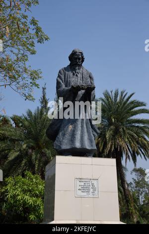 Statue de Rabindranath Tagore à la maison construite par Sir Daniel Hamilton, Gosaba, Sunderban, Sud 24 Pargana, Bengale-Occidental, Inde Banque D'Images