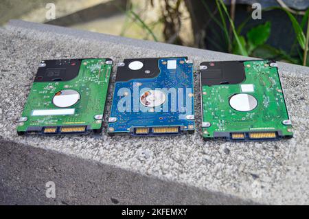Les anciens disques pour ordinateurs portables sont obsolètes, mais aussi largement utilisés Banque D'Images