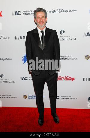 Los Angeles, CA - 17 novembre 2022 : Simon Kinberg assiste aux American Cinematheque Awards 36th en l'honneur de Ryan Reynolds au Beverly Hilton Banque D'Images