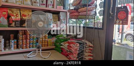 19-8-22 Chonburi, Thaïlande la boutique d'animaux de compagnie et la boutique d'aliments pour animaux de compagnie sont très populaires auprès des amoureux des animaux. Banque D'Images