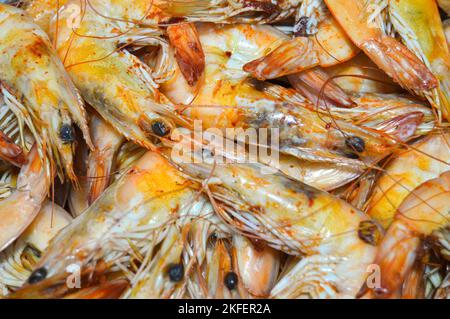 Crevettes qui a été cuit par le processus de cuisson sa couleur est orange, la crevette est un animal économique. Chaque pays consomme Banque D'Images