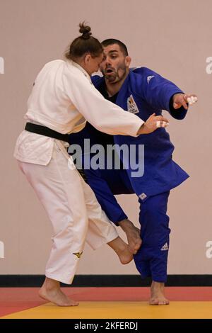 Judoka belge Mina Libeer et judoka belge Toma Nikiforov photographiés en action lors d'un camp d'entraînement organisé par le Comité olympique belge BOIC-COIB à Belek en Turquie, le vendredi 18 novembre 2022. La scène a lieu du 12 au 27 novembre. BELGA PHOTO LAURIE DIEFFEMBACQ Banque D'Images