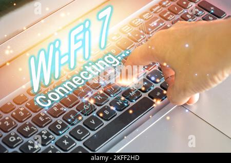 concept homme utilisant la technologie wifi 7 connecté à l'internet monde avec la nouvelle technologie Banque D'Images