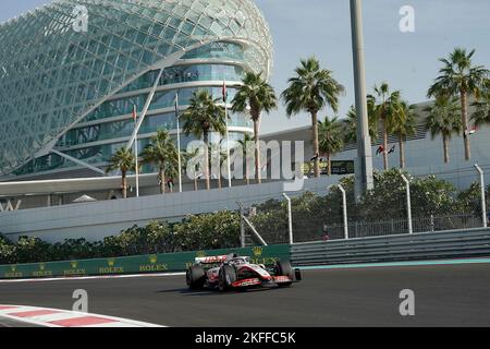 18 novembre 2022, Yas Marina circuit, Abu Dhabi, FORMULE 1 ETIHAD AIRWAYS GRAND PRIX 2022 D'ABU DHABI, sur la photo Kevin Magnussen (DNK), équipe Haas F1 Banque D'Images