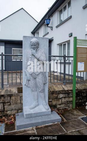 Sculpture de Cathal Bui par Seamus Dunbar à l'extérieur du Centre d'information touristique dans le comté de Blacklion Cavan Ireland Banque D'Images