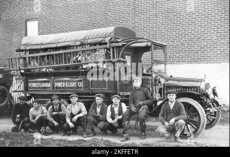 Photographie des soldats électriques de Pennsylvania Power & Light prise en 1930s. Banque D'Images