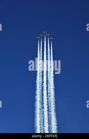 Circuit atmosphère - affichage de l'air. Grand Prix d'Abu Dhabi, vendredi 18th novembre 2022. Yas Marina circuit, Abu Dhabi, Émirats Arabes Unis. Banque D'Images