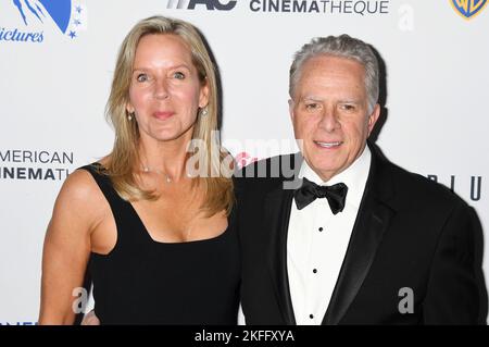 BEVERLY HILLS, CALIFORNIE - NOVEMBRE 17 : (G-D) Barbara Nash et Mark Badagliacca, CFO, Paramount Pictures assistent à la Cinémathèque américaine annuelle 36th Banque D'Images