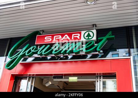 Vienne, Autriche - 14 octobre 2022 : signe d'un supermarché gastronomique Spar à Vienne, Autriche Banque D'Images