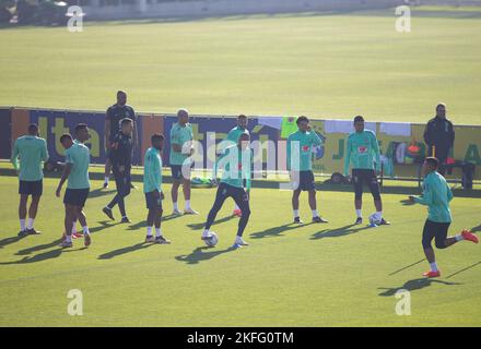 Turin, Italie. 18th novembre 2022. Fabinho du Brésil et ses coéquipiers lors des entraînements de l'équipe nationale de football du Brésil avant la phase finale de la coupe du monde 2022 au Qatar, au Centre d'entraînement de Juventus, 18 novembre 2022, Turin, Italie. Photo Nderim Kaceli crédit: Agence de photo indépendante/Alamy Live News Banque D'Images