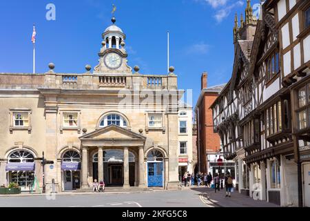 Ludlow shropshire Musée Ludlow dans le bâtiment Buttercross Bodenhams grand magasin et église St Laurence Ludlow Shropshire Angleterre GB Europe Banque D'Images