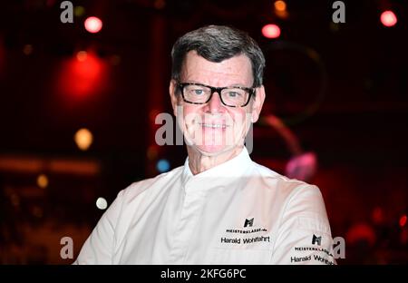 Stuttgart, Allemagne. 17th novembre 2022. Ancien chef 3 étoiles Harald Wohlfahrt, photographié lors de la première du dîner-spectacle Palazzo à Stuttgart. Credit: Bernd Weißbrod/dpa/Alay Live News Banque D'Images