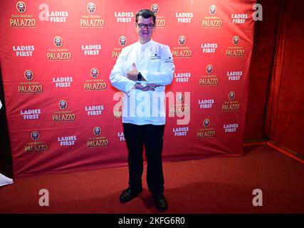 Stuttgart, Allemagne. 17th novembre 2022. Ancien chef 3 étoiles Harald Wohlfahrt, photographié lors de la première du dîner-spectacle Palazzo à Stuttgart. Credit: Bernd Weißbrod/dpa/Alay Live News Banque D'Images