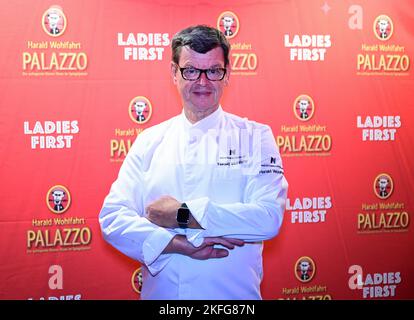 Stuttgart, Allemagne. 17th novembre 2022. Ancien chef 3 étoiles Harald Wohlfahrt, photographié lors de la première du dîner-spectacle Palazzo à Stuttgart. Credit: Bernd Weißbrod/dpa/Alay Live News Banque D'Images