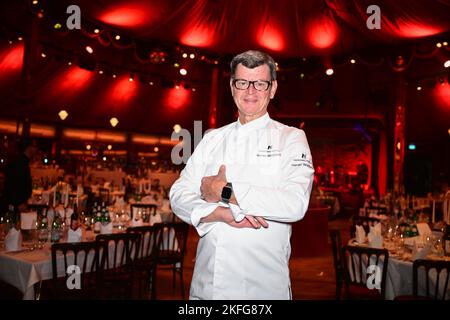 Stuttgart, Allemagne. 17th novembre 2022. Ancien chef 3 étoiles Harald Wohlfahrt, photographié lors de la première du dîner-spectacle Palazzo à Stuttgart. Credit: Bernd Weißbrod/dpa/Alay Live News Banque D'Images