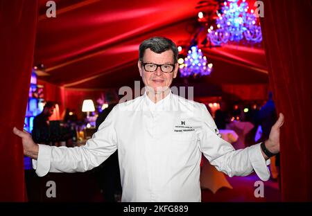 Stuttgart, Allemagne. 17th novembre 2022. Ancien chef 3 étoiles Harald Wohlfahrt, photographié lors de la première du dîner-spectacle Palazzo à Stuttgart. Credit: Bernd Weißbrod/dpa/Alay Live News Banque D'Images