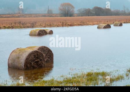 Météo au Royaume-Uni, Perthshire, Royaume-Uni. 18th novembre 2022. Les fortes pluies causent des inondations localisées et des perturbations de voyage crédit: Cameron Cormack/Alay Live News Banque D'Images