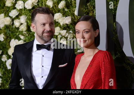 Les acteurs Jason Sudeikis et Olivia Wilde assistent aux 71e Tony Awards annuels au radio City Music Hall le 11 juin 2017 à New York. Banque D'Images