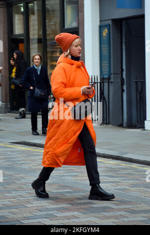 Londres, Royaume-Uni. 18th novembre 2022. Les célébrations de Noël commencent dans le West End. Credit: JOHNNY ARMSTEAD/Alamy Live News Banque D'Images