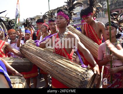 Guwahati, Guwahati, Inde. 18th novembre 2022. La troupe de Culturat de la tribu Garo participe à Bharat Jado Yatra, Assam à Guwahati Assam Inde le vendredi 18th novembre 2022. (Image de crédit : © Dasarath Deka/ZUMA Press Wire) Banque D'Images