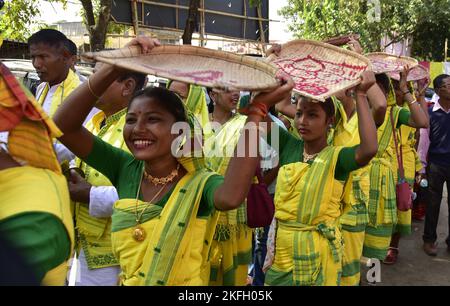 Guwahati, Guwahati, Inde. 18th novembre 2022. La troupe de Culturat participe à Bharat Jado Yatra, Assam à Guwahati Assam Inde le vendredi 18th novembre 2022. (Image de crédit : © Dasarath Deka/ZUMA Press Wire) Banque D'Images