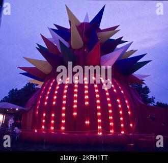 Hambourg, Moorwiese, 1987, Vergnügungspark Luna-Luna von Andre Heller // Hambourg, 1987, Parc d'attractions Luna-Luna d'Andre Heller Banque D'Images