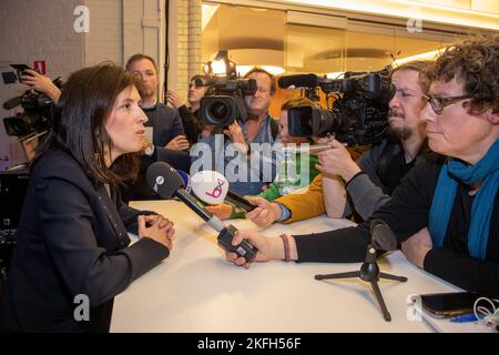 Alexia Bertrand photographiée lors d'une conférence de presse concernant la nomination d'un nouveau secrétaire d'État au budget et à la protection des consommateurs au bureau d'Open VLD, vendredi 18 novembre 2022, à Bruxelles. BELGA PHOTO NICOLAS MATERLINCK Banque D'Images