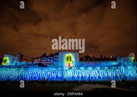 Londres, Royaume-Uni. 18th novembre 2022. À propos de nous à la Tour de Londres. Il s'agit d'un événement spectaculaire en plein air gratuit utilisant la projection de pointe, la cartographie, l'animation, la musique et la poésie pour célébrer nos connexions extraordinaires à tout autour de nous: Passé, présent et futur. Crédit : Guy Bell/Alay Live News Banque D'Images